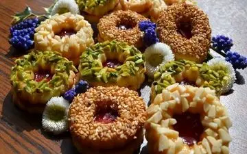 خوردن شیرینی شما را زشت می‌کند!