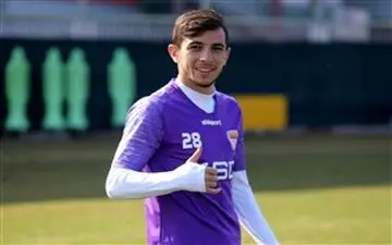 فرشاد احمدزاده: در زمین فوتبال فحش نمی‌دهم