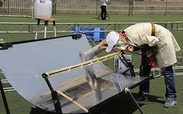 رقابت دانشجویان برای شرب کردن آب شور+ فیلم