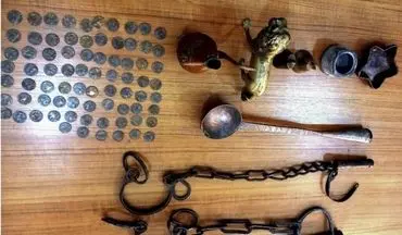 کشف ۸۷ شی تاریخی از یک منزل در بم