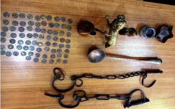 کشف ۸۷ شی تاریخی از یک منزل در بم