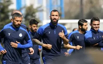 روزبه در قلب استقلال، حتی تمرین!(عکس)