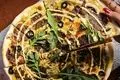 طرز تهیه پیتزا سیر استیک به روش ایتالیایی؛ خوشمزه و متفاوت + نکات طلایی