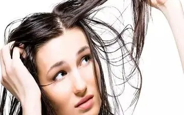 خداحافظی با موهای چرب؛ آیا واقعاً می‌توان پوست سر را «تربیت» کرد؟