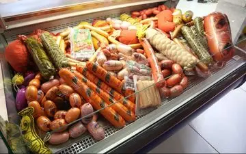  رد شایعه استفاده از گوشت‌های حرام در تهیه سوسیس و کالباس