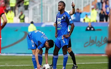 اتفاق مشکوک در استقلال!