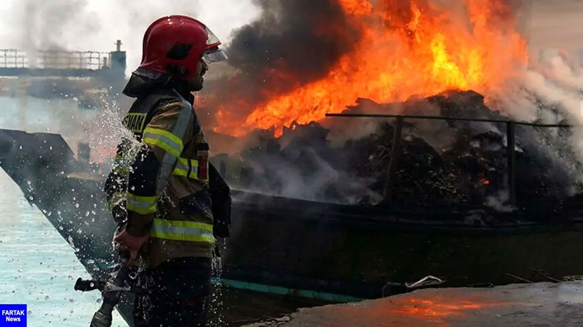 آتش سوزی هولناک 3 لنج تجاری در جزیره قشم