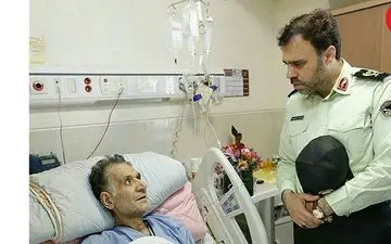 تهیه کننده و کارگردان سینما روی تخت بیمارستان+ عکس