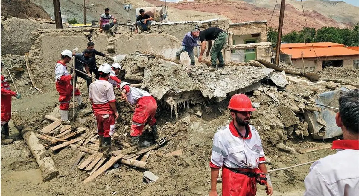 سیلاب به خانه ها و باغات فیروزکوه خسارت وارد کرد + تصاویر
