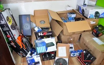 کشف محموله لوازم صوتی قاچاق در تهران