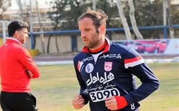 کاپیتان سابق پرسپولیس ، می‌خواستم برای تراکتور مجانی بازی کنم 