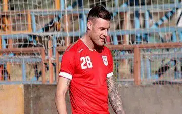 عکسِ کریسمسِ فوق ستاره تراکتورسازی در کنار همسرش