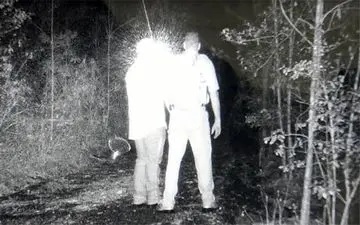 حادثه عجیبی که برای دو جستجوگر در جنگل رخ داد! +فیلم 