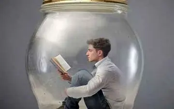 این هشدار را جدی بگیرید؛ خیلی مراقب درون‌گراها باشید/ بیا تا مشخصاتشون رو بهت بگم!