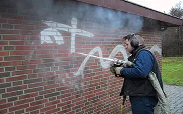 تمیز کردن سطوح مختلف با یخ خشک + فیلم