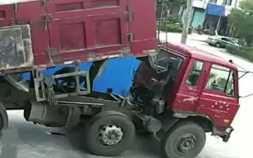 له شدن یک مرد توسط کامیون + فیلم