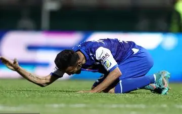 گریه‌های ارسلان مطهری در آغوش ساپینتو به دلیل مصدومیت و تعویض زودهنگام + ویدئو