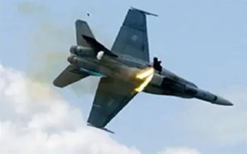 نجات خلبان جنگنده در آخرین لحظه + فیلم