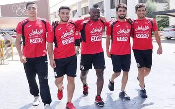 تازه وارد سرخپوشان نیامده دوست شد