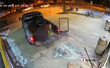 روش عجیب سارقان برای دزدیدن دستگاه خودپرداز + فیلم