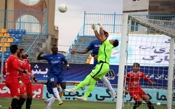 تساوی پدیده و گل گهر تا پایان نیمه نخست
