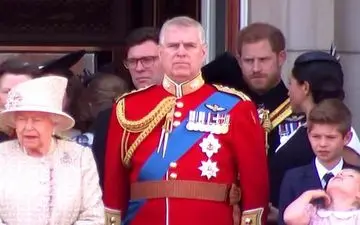 تذکر شاهزاده انگلیسی به همسرش در یک مراسم رسمی!