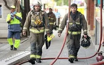 

آتش‌نشانان قهرمانان خاموش شهر هستند


 