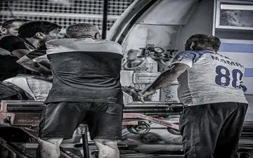 جزئیات تکان‌دهنده از فوت هوادار ملوان در ورزشگاه فولادشهر/آیا تجهیزات کافی برای احیای هوادار ملوان وجود داشت؟