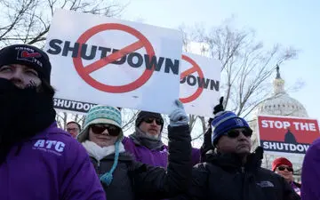 تجمع اعتراضی صدها کارمند آمریکایی به تعطیلی دولت