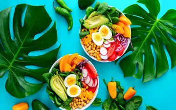  پایین آوردن درجه حرارت بدن با 8 ماده غذایی