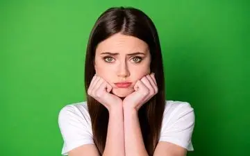 نشانه های دلتنگی زنان؛ این رفتار خانمتو دریاب!