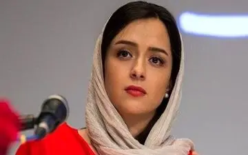 عکس جنجالی “ترانه علیدوستی” نشسته در کف خیابان/ تصویر