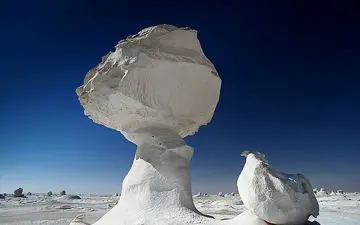  دیدنی های صحرای بیضا، صحرایی با ماسه های برفی