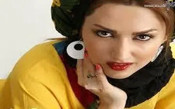 سمیرا حسینی در یک کلینیک زیبایی