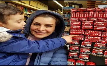 لندن‌گردی خانم بازیگر با پسرش