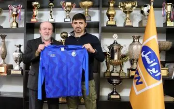  هافبک بلغاری رسما به استقلال پیوست