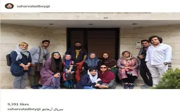 عکس دسته جمعی هنرمندان در پشت صحنه سریال آرماندو (عکس)