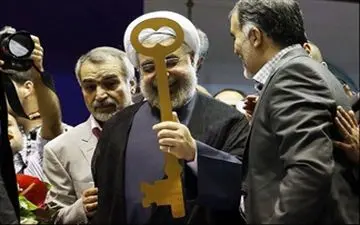  استراتژی دولتی‌ها برای فرار از کارنامه‌ضعیف اقتصادی در مناظره جمعه چیست؟/ روحانی و پرواز کرگدن‌ها!