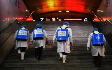 نصب مواد ضدعفونی کننده در ایستگاه‌های اتوبوس و مترو