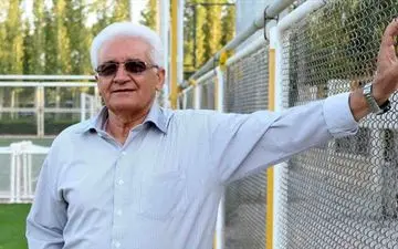 خلیل زاده نمی تواند با پرسپولیس قرارداد امضا کند