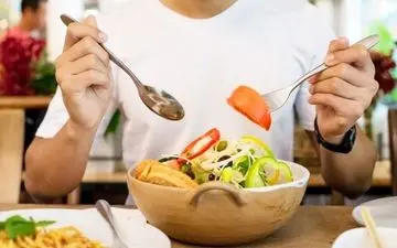 با این ترفندها چاق نمی شوید