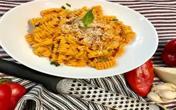 پاستای فوق العاده خوشمزه با سس گوجه فرنگی رو این طوری درست کن /معرکه است