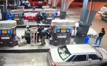 لحظه سرقت از پراید حین سوخت‌گیری در پمپ بنزین