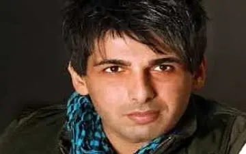 تیپ حمید گودرزی به همراه دوستانش در یک مهمانی شبانه