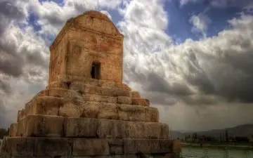  مقبره کوروش کبیر | تاریخچه مقبره کوروش را بیشتر بشناسیم