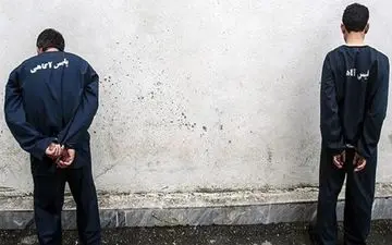 
این 2 مرد کلاغ را به جای قناری می فروختند + عکس
