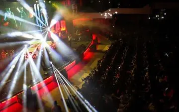 خوانندگان دهه ۷۰ در تهران کنسرت می‌دهند/ طراحی به شیوه میکل‌آنژ