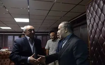 وزیر ورزش:پسرم پرسپولیسی و برادرم استقلالی است؛این مسائل چه ربطی به من دارد؟