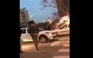 لحظه حمله وحشیانه اتوبوس دیوانه دراویش گنابادی به سمت مردم +فیلم