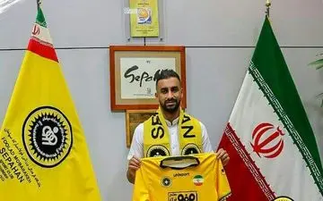 مهدی‌زاده با سپاهان تمدید کرد